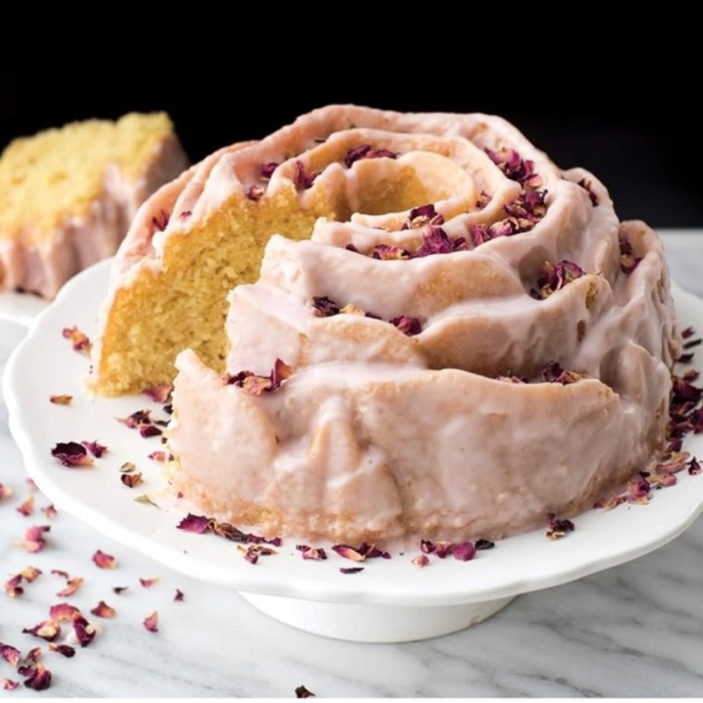 Nordic Ware Rosette Bundt Pan. 10 cups